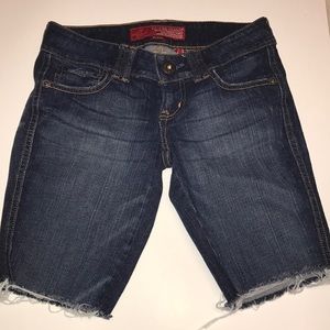 Cropped Above Knee GUESS Shorts Size 6
